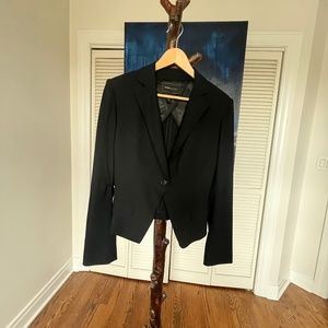 Short cut black blazer
